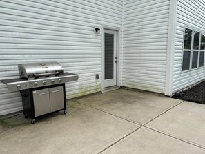 Terrace/patio - Delightful 4-bedroom house with AC in charming High Point (High Point)