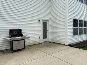 Terrace/patio - Delightful 4-bedroom house with AC in charming High Point (High Point)