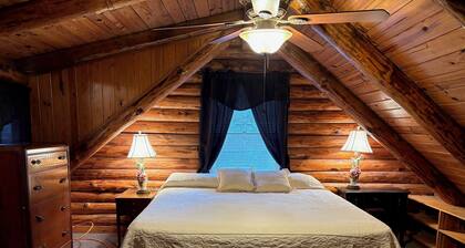 Soothing 3-bedroom two-story log cabin with AC in charming Bushnell