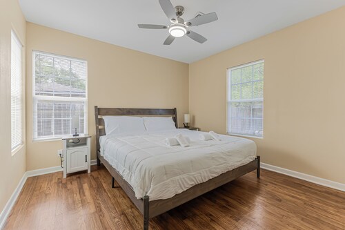  5-bedroom 2 full bath