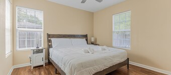  5-bedroom 2 full bath