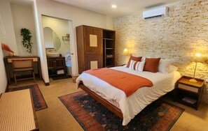 1 bedroom, iron/ironing board, travel cot, free WiFi - Villa del Sol Garden at the Beach Room 1 (San Luis La Herradura)