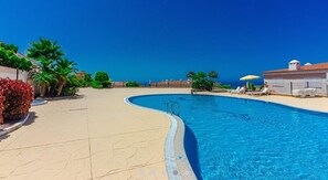 Piscine extérieure, piscine chauffée