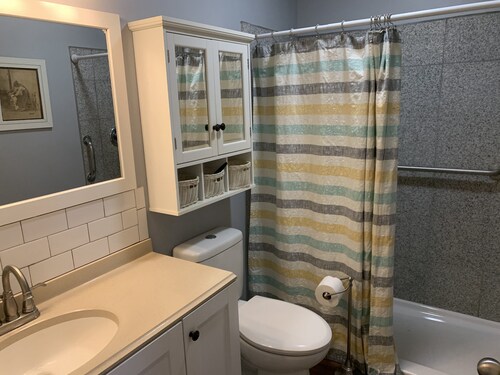 Charming 3-Bedroom Home in Delightful Lakeside – Golf Cart Included!
