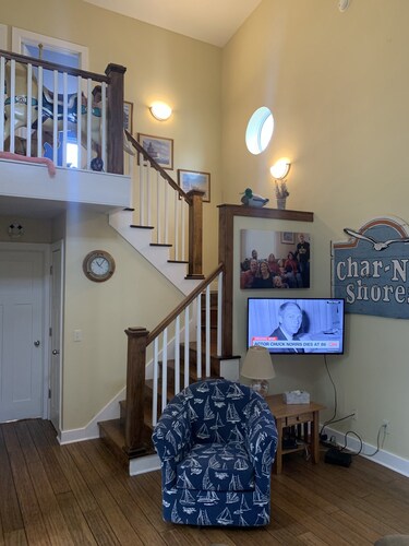 Charming 3-Bedroom Home in Delightful Lakeside – Golf Cart Included!