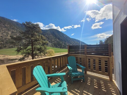 Eagles Nest Retreat. Hot Tub + Sauna + Cold Plunge + Nature Views