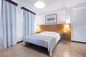 WiFi, bed sheets - Studio Apartment in the heart of Funchal. 2' walk from Cathedral. (Funchal)
