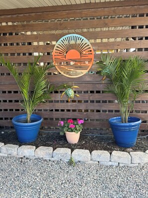 Exterior detail - Amazing 3-bedroom beach house with an enchanting view, screen porch & deck (Oak Island)
