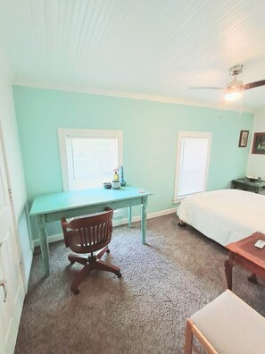 Room - Earthvine: Cozy Zen Pets-OK Retreat Downtown-ISU (Ames)