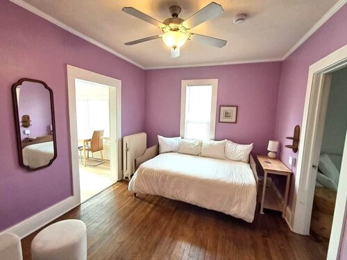 Windrose: Tranquil Pets-OK Soak Tub Suite Near ISU