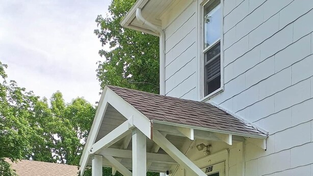A house with a porch, wooden steps, and a small garden. - Windrose: Tranquil Pets-OK Soak Tub Suite Near ISU (Ames)