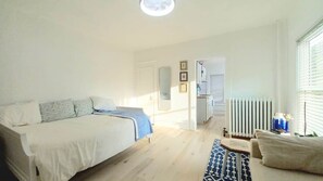 Iron/ironing board, WiFi, bed sheets