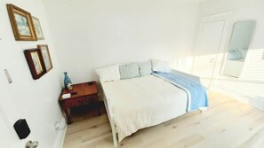Iron/ironing board, WiFi, bed sheets - Snowdrop: Cozy Reno Pets-OK Studio Soak Tub Nr ISU (Ames)