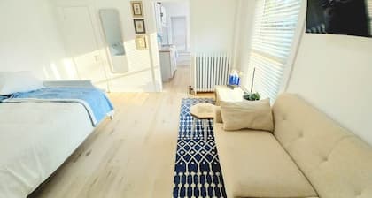 Snowdrop: Cozy Reno Pets-OK Studio Soak Tub Nr ISU