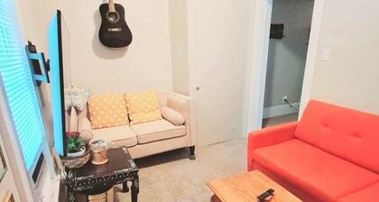 Sunfield: Cozy Pets Welcome Family Downtown Nr ISU