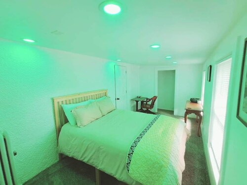 Sunfield: Cozy Pets Welcome Family Downtown Nr ISU