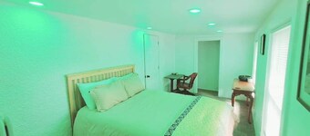 Sunfield: Cozy Pets Welcome Family Downtown Nr ISU
