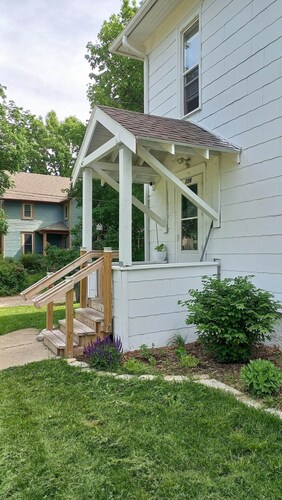 Sunfield: Cozy Pets Welcome Family Downtown Nr ISU