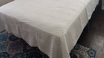 3 bedrooms, iron/ironing board, bed sheets