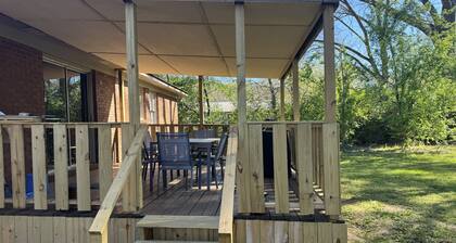 Delightful 3-bedroom house with central heating and cooling in charming Anniston