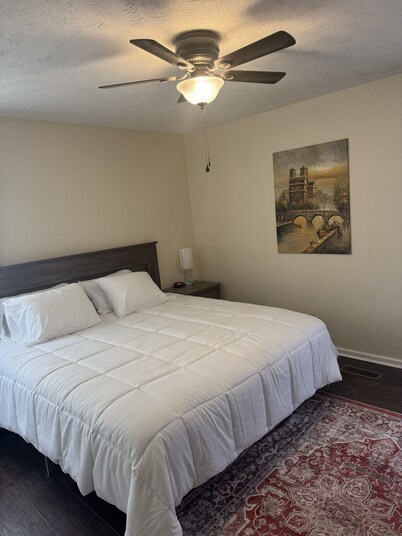 Delightful 3-bedroom house with central heating and cooling in charming Anniston