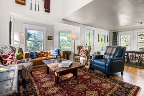 TV - The Farmhouse at Arcadia: A Golf Retreat (Bear Lake)