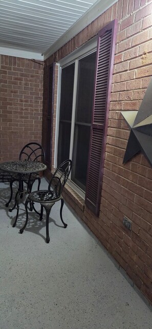 Outdoor dining - Masters Special!  7.9 miles from ANGC, 2380sf 4BR/3BA home, quiet, peaceful, fun (Evans)