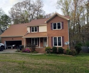 Exterior - Masters Special!  7.9 miles from ANGC, 2380sf 4BR/3BA home, quiet, peaceful, fun (Evans)