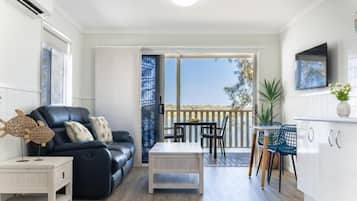 Superior studio, balkon, uitzicht op rivier | Woonruimte