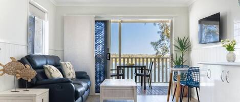 Monolocale Superior, balcone, vista fiume | Area soggiorno