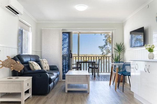 Superior Studio, Balcony, River View | Living area