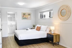 Superior Studio, Balcony, River View - Pelican Holiday Park (Nambucca Heads)