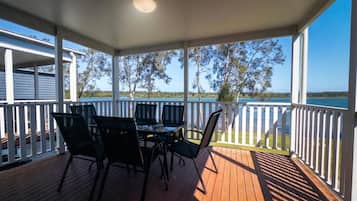 Family Room, Balcony, River View | Outdoor dining