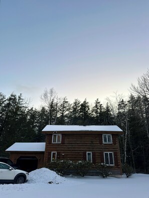 Exterior - Charming and cozy 3-bedroom house in Manchester for relaxing stays (Winhall)