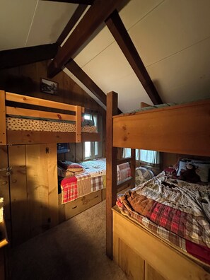 Room - Charming and cozy 3-bedroom house in Manchester for relaxing stays (Winhall)