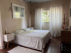 4 bedrooms, internet, bed sheets