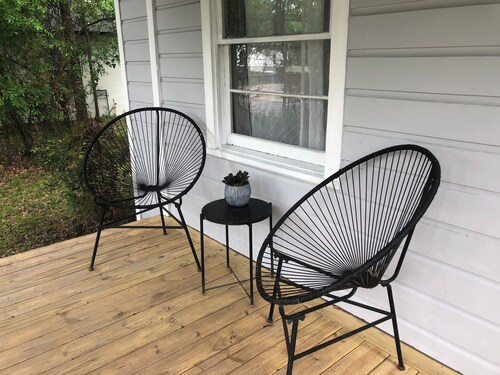 Cozy Home: Fire Pit+Pets: near Riverside+Downtown