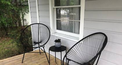 Cozy Home: Fire Pit+Pets: near Riverside+Downtown