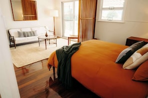 2 habitaciones, tabla de planchar con plancha, wifi y ropa de cama 