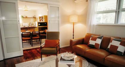 Frank's Place – Mid-Century Farmhouse & Horse Riders’ Haven
