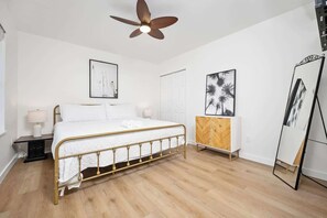 Travel cot, WiFi, bed sheets