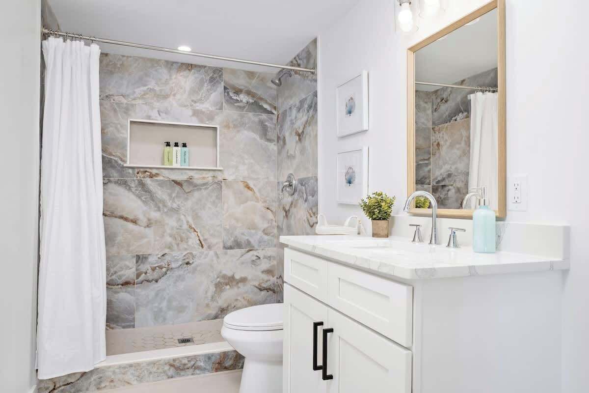 Shower, hair dryer, towels, shampoo