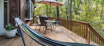Cozy Elevated Cabin in the Woods, Fire Pit + Lake Access