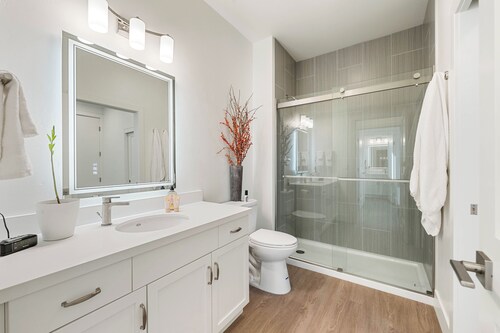 Wine Country Getaway - Cozy Private Apartment 206