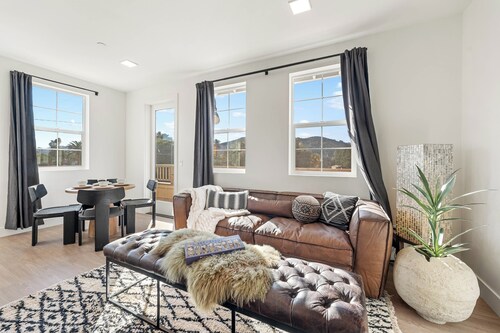 Wine Country Getaway - Cozy Private Apartment 206