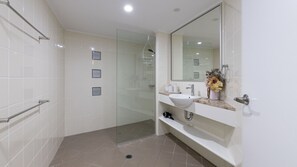 Hair dryer, towels - Waterline Poolside Apartment (Agnes Water)