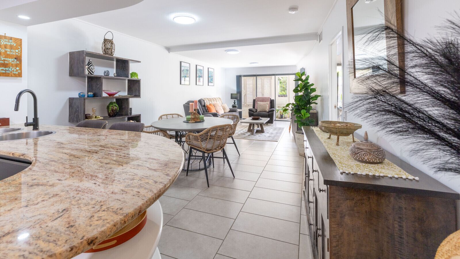 Waterline Poolside Apartment - Agnes Water