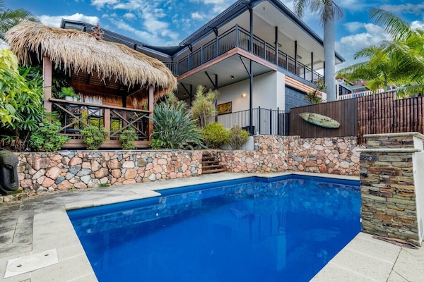 Moorings 1770 offers an exclusive private pool with a Balinese bar and tropical landscaping, perfect for a serene retreat.
