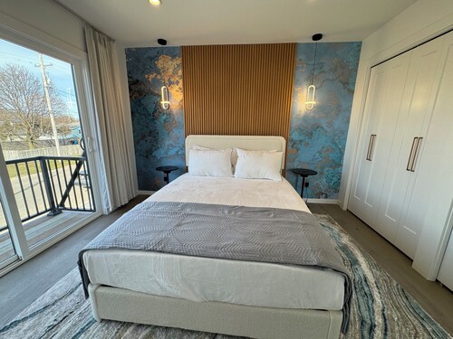  The Blue Haven House- Roof top deck overlooking the water