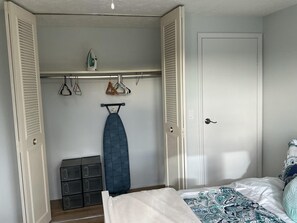 Room - Nomad Hub: Ideal for Long Stays - Pet friendly (Cranberry Township)